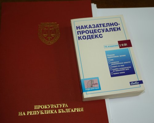 Гаранция вместо арест за директора на училището със скрити камери в тоалетната, прокуратурата ще протестира