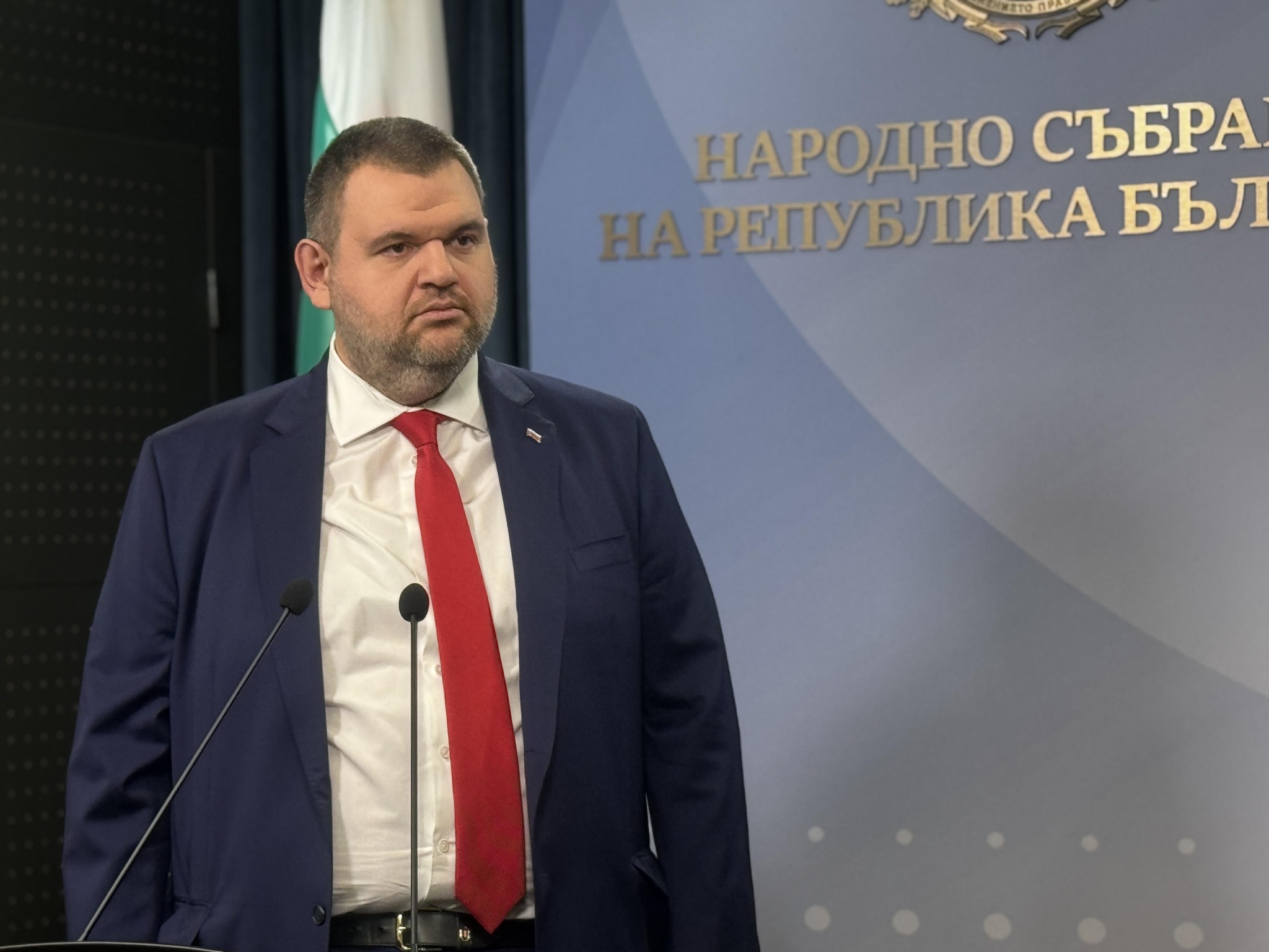 Делян Пеевски: Политически чадър от ПП-ДБ стои зад решението на СРС да пусне директора със скрити камери в тоалетните Делян Пеевски: Политически чадър от ПП-ДБ стои зад решението на СРС да пусне директора със скрити камери в тоалетните
