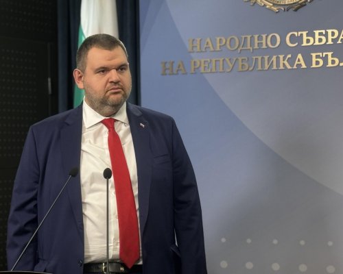 Делян Пеевски: Политически чадър от ПП-ДБ стои зад решението на СРС да пусне директора със скрити камери в тоалетните