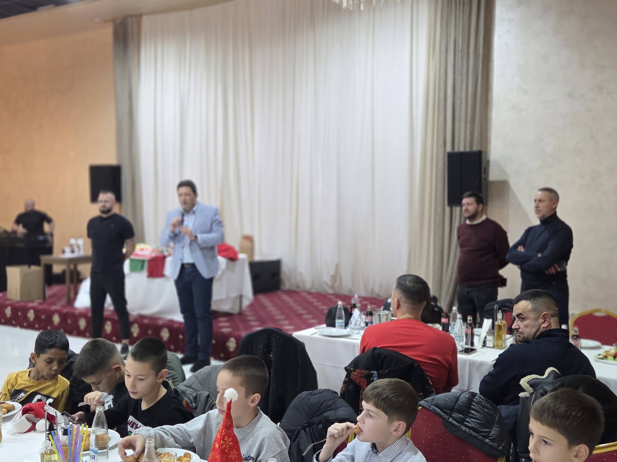Коледно парти за децата на ДЮШ Беласица , треньорите и родителите Коледно парти за децата на ДЮШ Беласица , треньорите и родителите