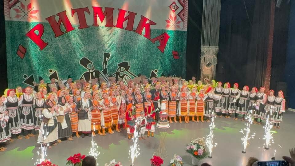 Фолклорен състав Ритмика отбеляза 15 години с впечатляващ концерт в зала Яворов Фолклорен състав Ритмика отбеляза 15 години с впечатляващ концерт в зала Яворов