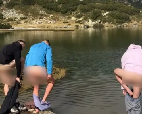 Голи чужденци нагазиха в Муратовото езеро в Пирин, не им пука за забраната