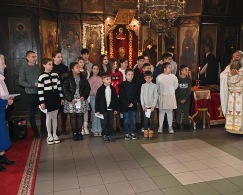Светлина, вяра и доброта: децата от Неделното училище в Симитли с благородна коледна мисия