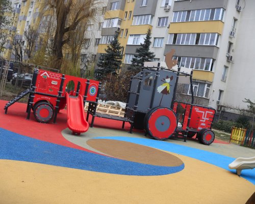 Обновиха изцяло детските площадки в благоевградския квартал Струмско