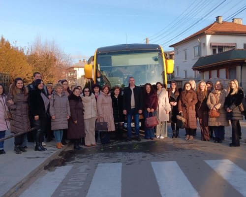 Нов автобус за учениците на Средно училище Свети свети Кирил и Методий в Якоруда