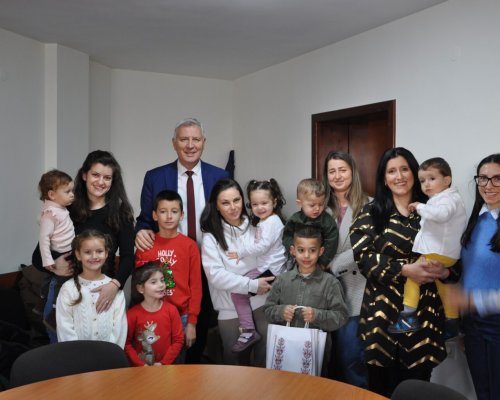Малки творци с големи сърца: Награждаване на отличените в конкурса Писмо до Дядо Коледа в Разлог