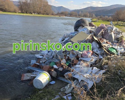 БЕЗОБРАЗИЕ!Камион изсипа строителни отпадъци в река Струма край Благоевград