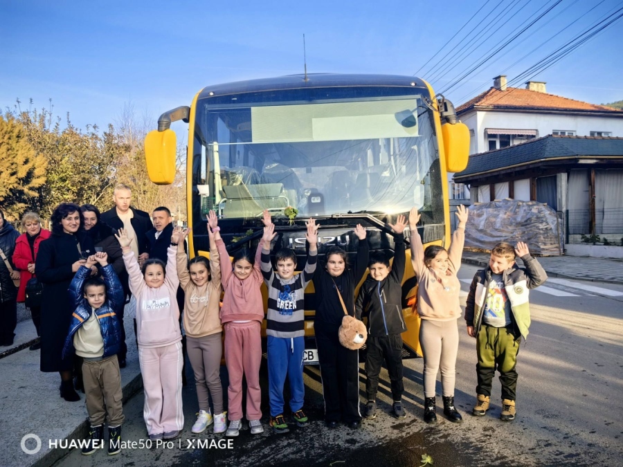 Нов училищен автобус за учениците в Якоруда