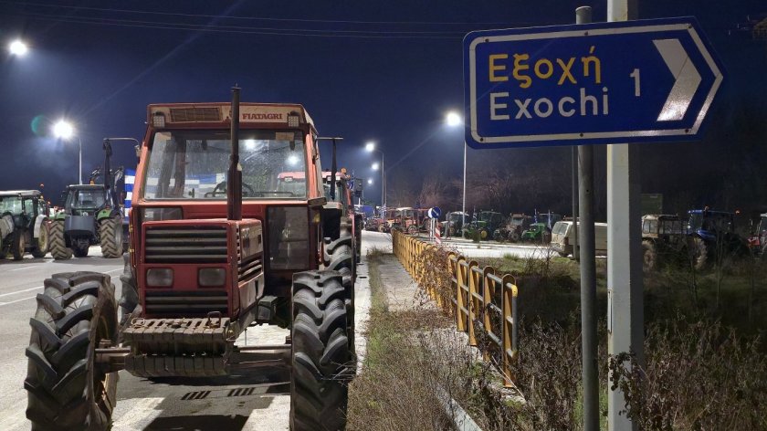 Нова гръцка блокада спря трафика на камиони през два гранични пункта Нова гръцка блокада спря трафика на камиони през два гранични пункта