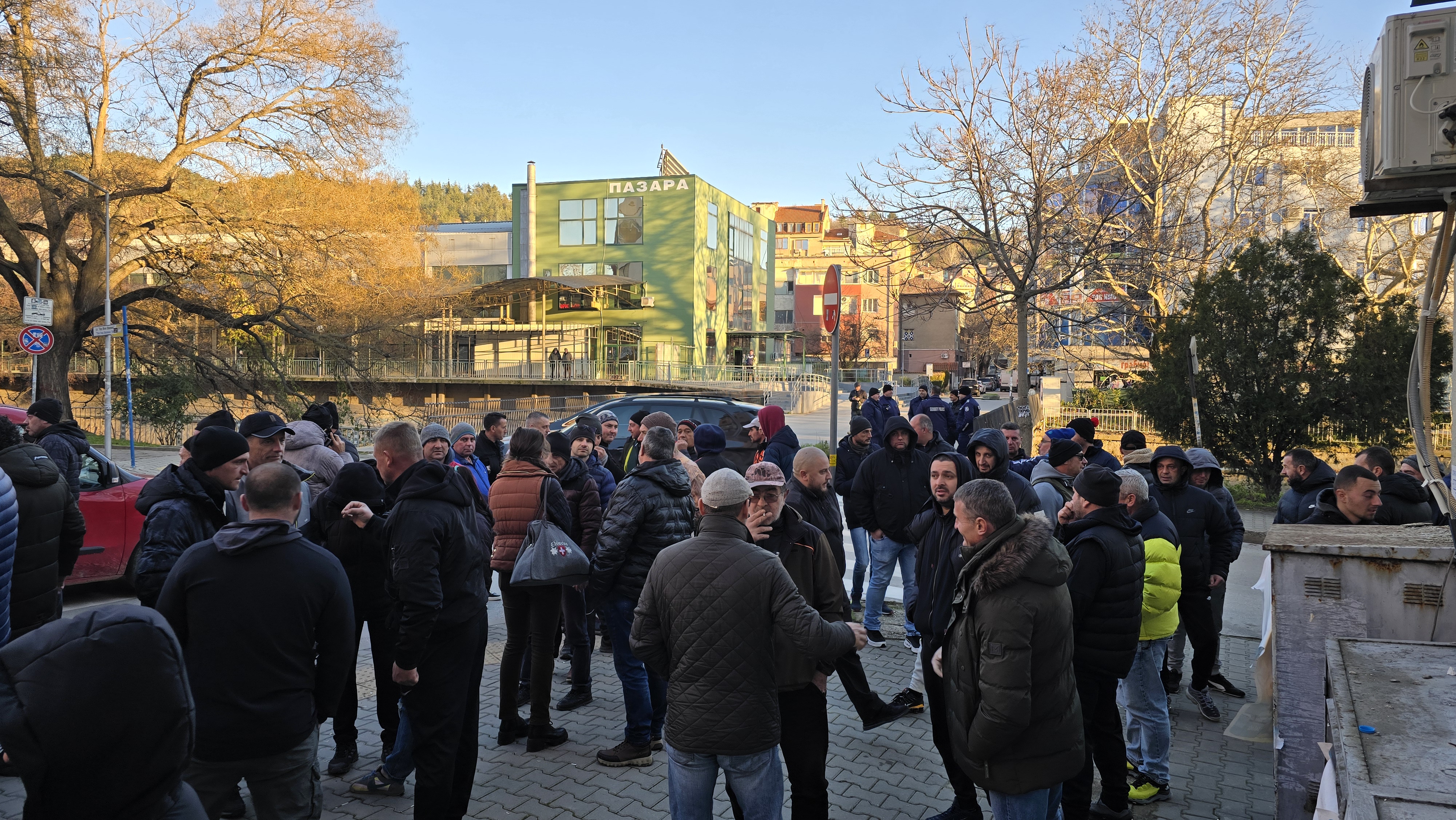 Ловци излязоха на протест в Благоевград срещу председателя на ЛРД Сокол 1911