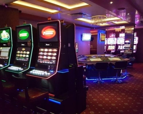 Мъж потроши игрален автомат в казино в Сандански