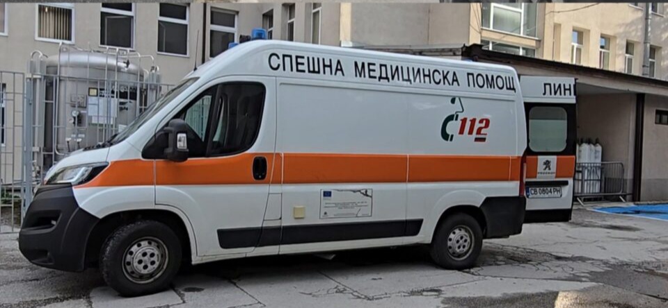 Тежка новогодишна нощ: Деца с тежки травми в  Пирогов - едно падна от 7-ия етаж, друг ранено от пиратка