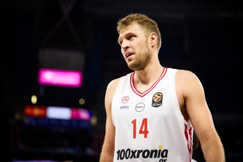 Везенков блести, Олимпиакос e господар в гръцкото дерби на Евролигата