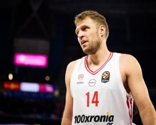 Везенков блести, Олимпиакос e господар в гръцкото дерби на Евролигата