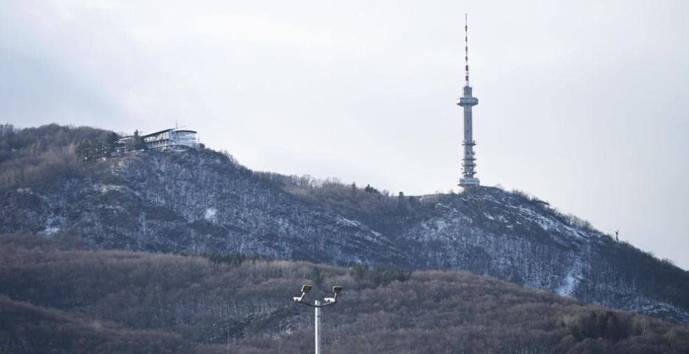 Затвориха пътищата до Витоша заради силния вятър Затвориха пътищата до Витоша заради силния вятър