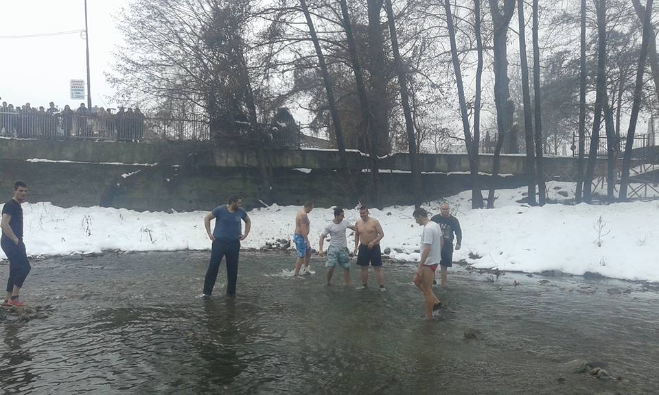 Хотелиер пречи на Богоявленски ритуал в с. Огняново Хотелиер пречи на Богоявленски ритуал в с. Огняново