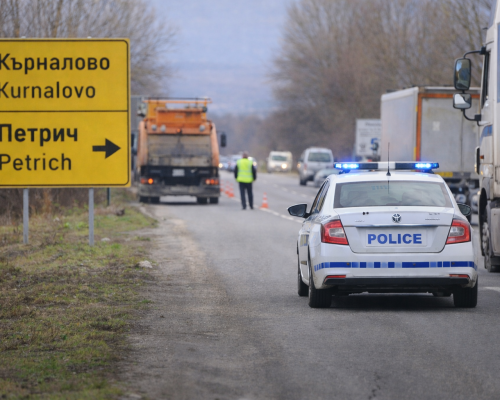 Възстановено е движението по пътя  Кърналово -Петрич