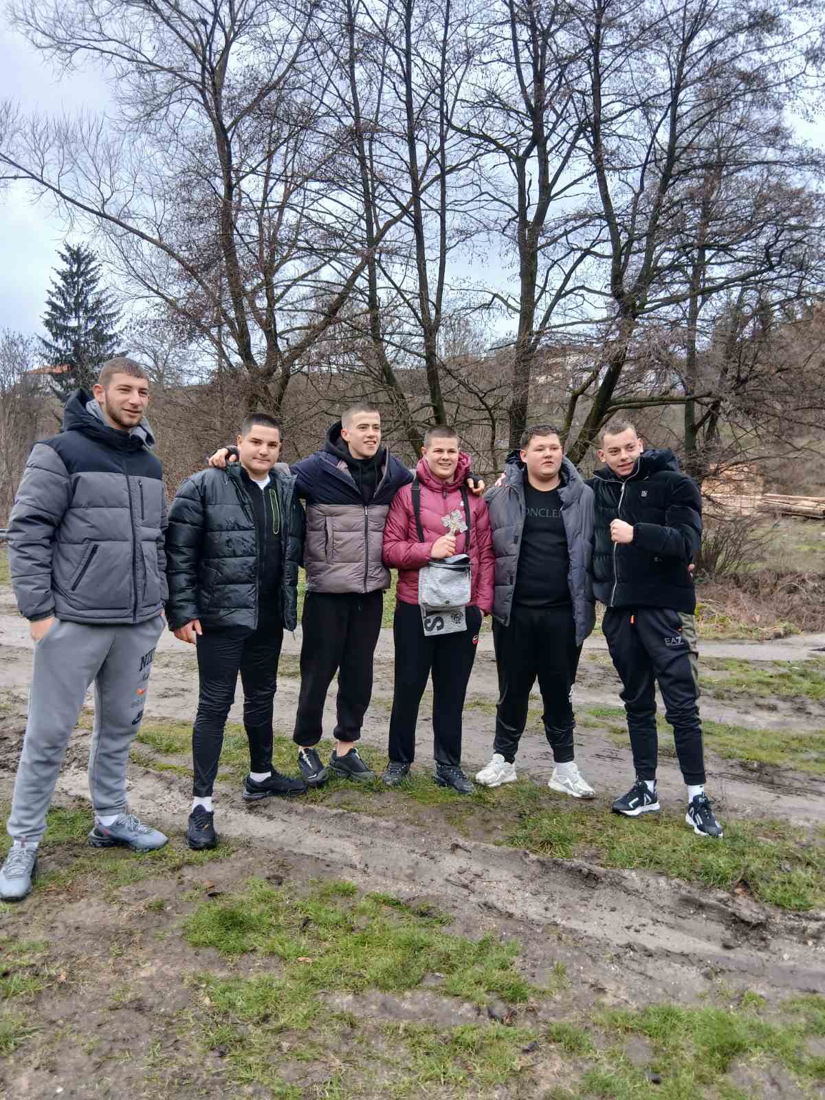 15 годишният Петър Грънчаров спаси Богоявленския кръст в Бачево 15 годишният Петър Грънчаров спаси Богоявленския кръст в Бачево