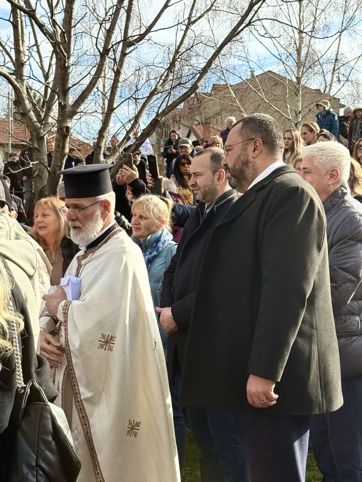 Гастарбайтер в Англия улови богоявленския кръст в Кюстендил