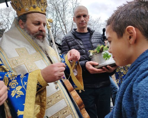 10 годишният Васил Попов получи Благословията от Митрополит Серафим за хващане на Светия кръст в река Градска в Гоце Делчев