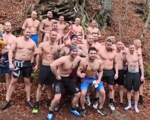 Николай Димитров от Благоевград извади Богоявленския кръст от река Рилска край Рилския манастир