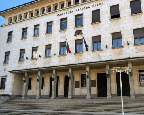 БНБ отваря касите и в събота до края на месеца!