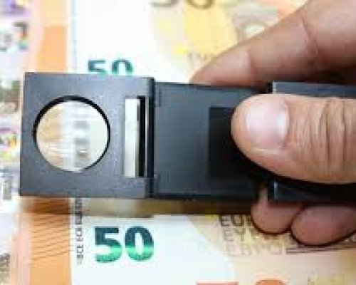 Как да разпознаем фалшивите евробанкноти?