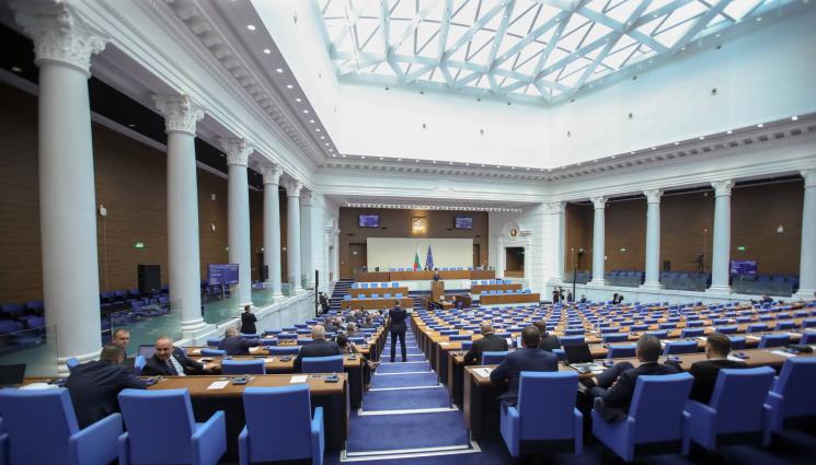 Депутатите с воаяжи в чужбина за над 749 000 лв.