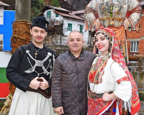 Село Пирин отбеляза Бабинден-празник на майчинството и българската традиция