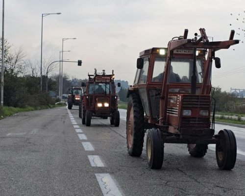 Блокадата продължава: 3 километра опашка от камиони на ГКПП Кулата-Промахон