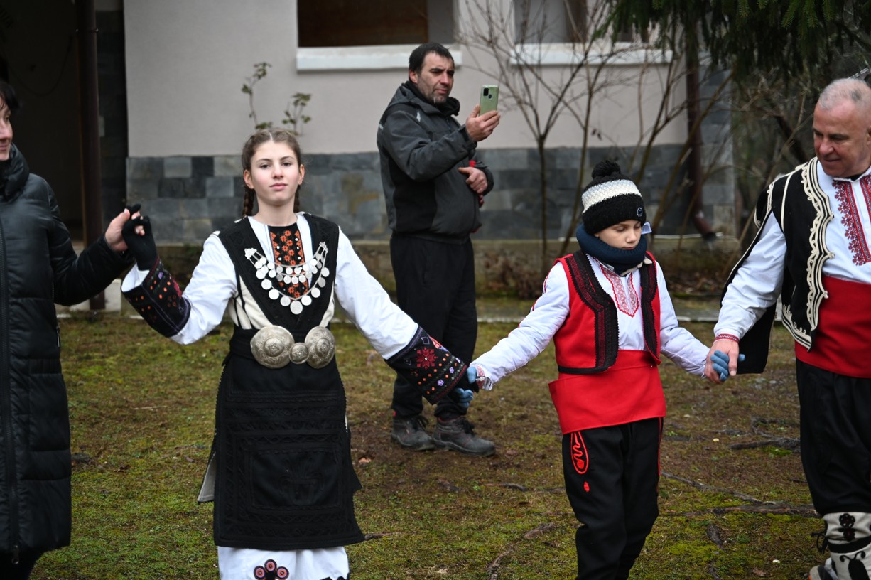Община Симитли показа жива традиция: Сурва в село Сушица