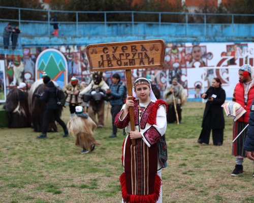 Вторият фестивален ден на  Симитлия- Древната земя на кукерите  стартира с групата от Нова махала, град Симитли