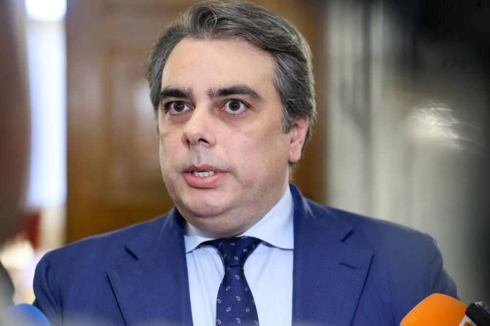 Асен Василев: Реалната дата на изборите е 29 март, 100 да се гласува с машини Асен Василев: Реалната дата на изборите е 29 март, 100 да се гласува с машини