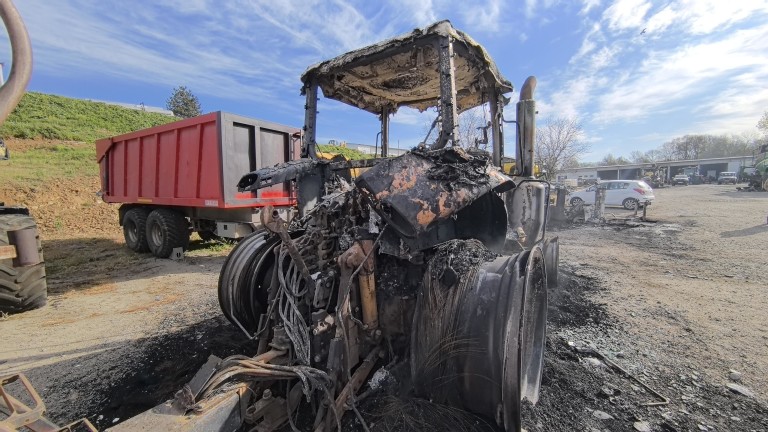 Пожар унищожи оранжерии и техника в село Баланово