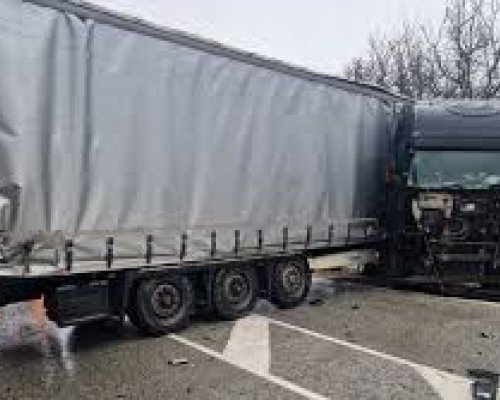 Завъртял се Тир блокира пътя Гоце Делчев-Златарево през нощта, движението вече е възстановено