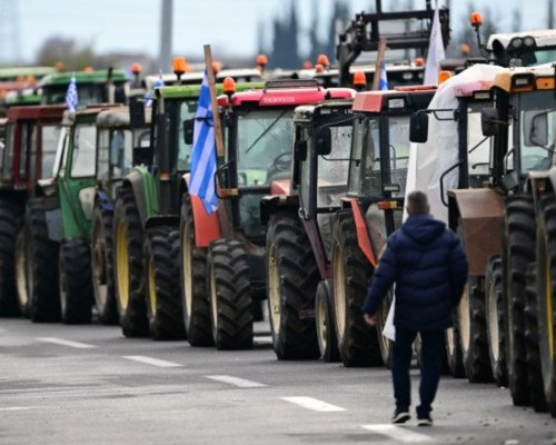 Фермерите настъпват, остават часове до пълна блокада на границата с България
