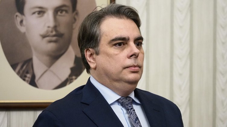 Асен Василев: Цели се да се мине изцяло на хартиен вот Асен Василев: Цели се да се мине изцяло на хартиен вот