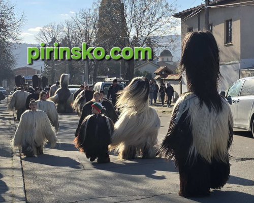 Кукерите от кв.  Струмско  отбелязаха Сурва по стар стил с почетна обиколка на квартала