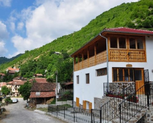 Село Пирин- историческо съкровище и врата към Пирин Планина
