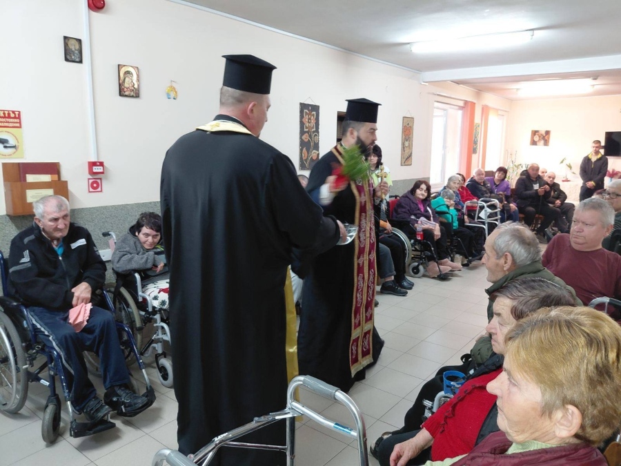 Водосвет за здраве в Дома за хора с увреждания в Кюстендил Водосвет за здраве в Дома за хора с увреждания в Кюстендил