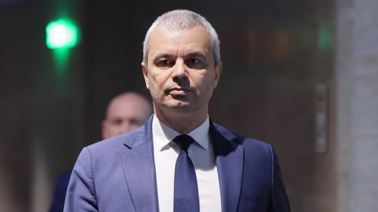 Костадинов призова АПС да върнат мандата: България няма време за пилеене Костадинов призова АПС да върнат мандата: България няма време за пилеене