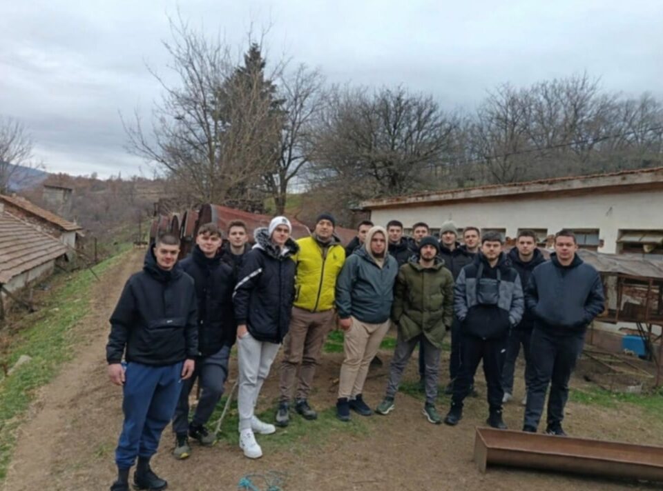 Учим чрез практика: ученици от гимназията в Банско с ценен опит в реална ловностопанска среда