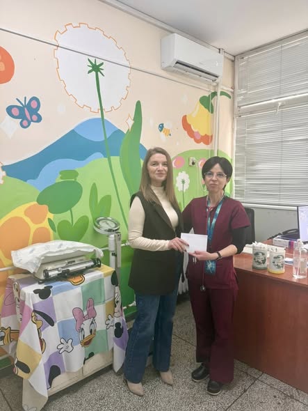 Благороден жест: победителите в конкурса за външна коледна украса дариха наградата си на детското отделение на болницата в Кюстендил Благороден жест: победителите в конкурса за външна коледна украса дариха наградата си на детското отделение на болницата в Кюстендил