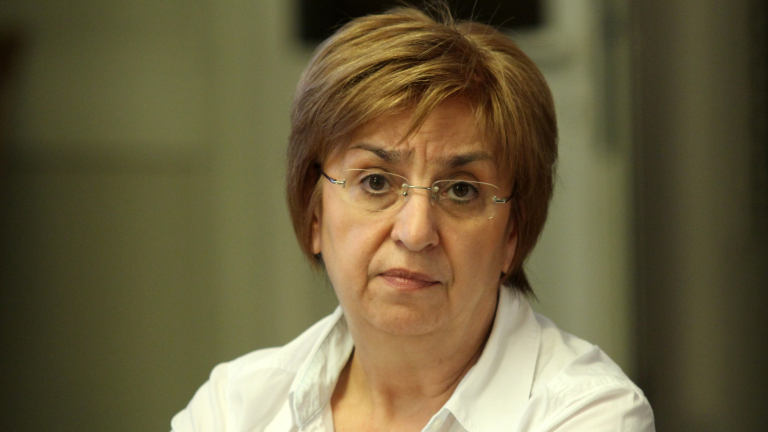 Екатерина Михайлова: Ако Радев подаде оставка, той остава президент, докато КС се произнесе Екатерина Михайлова: Ако Радев подаде оставка, той остава президент, докато КС се произнесе