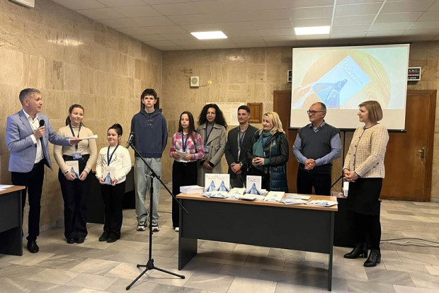 Окръжният съд в Кюстендил представи книгата В страната на справедливостта Окръжният съд в Кюстендил представи книгата В страната на справедливостта