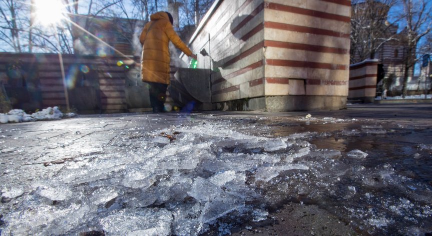 Времето се затопля леко след 25 януари, следва нова порция студ и валежи
