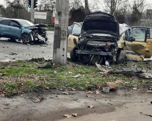 Четирима ранени при катастрофа на кръстовище в Кюстендил