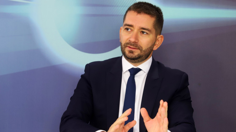 Слави Василев: Радев е новият играч, който може да обърне политическата картина Слави Василев: Радев е новият играч, който може да обърне политическата картина