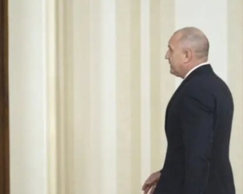 Оставката на президента Румен Радев е внесена в Конституционния съд