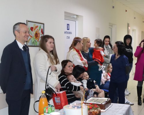 В Деня на родилната помощ кметът Методи Байкушев посети АГ на МБАЛ-Благоевград